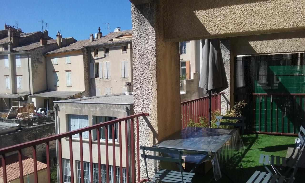 Appartement Climatise Avec Terrasse Au Coeur De Nyons Exterior foto